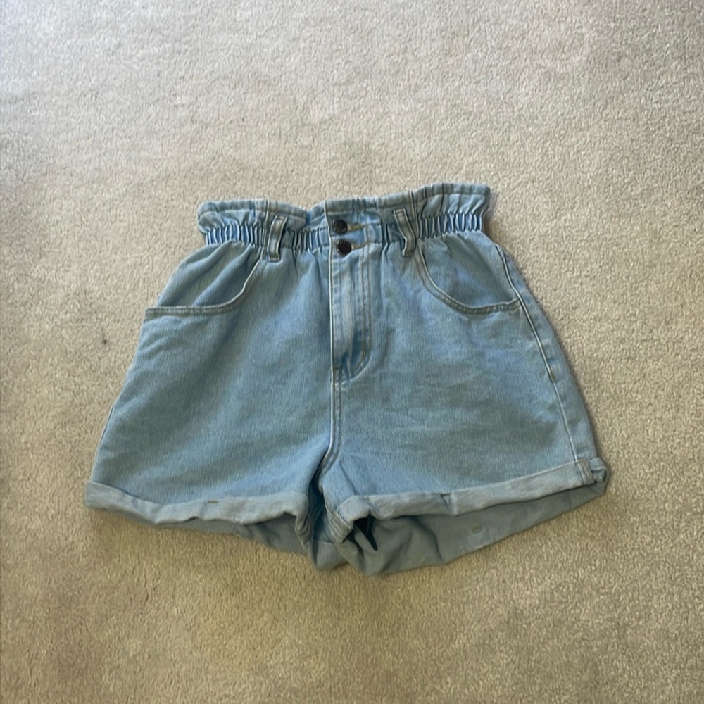 Light wash Amazon jean shorts size small